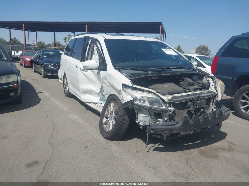 Photo of the 2015 TOYOTA SIENNA LIMITED PREMIUM 7 PASSENGER