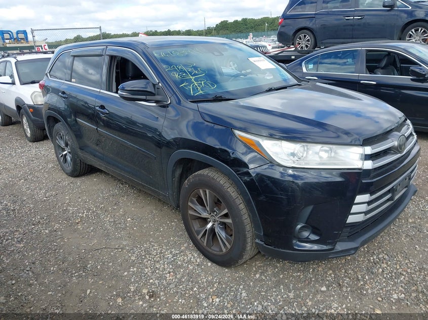 Photo of the 2017 TOYOTA HIGHLANDER LE