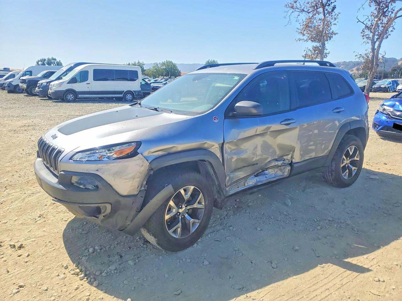 Photo of the 2017 JEEP CHEROKEE TRAILHAWK