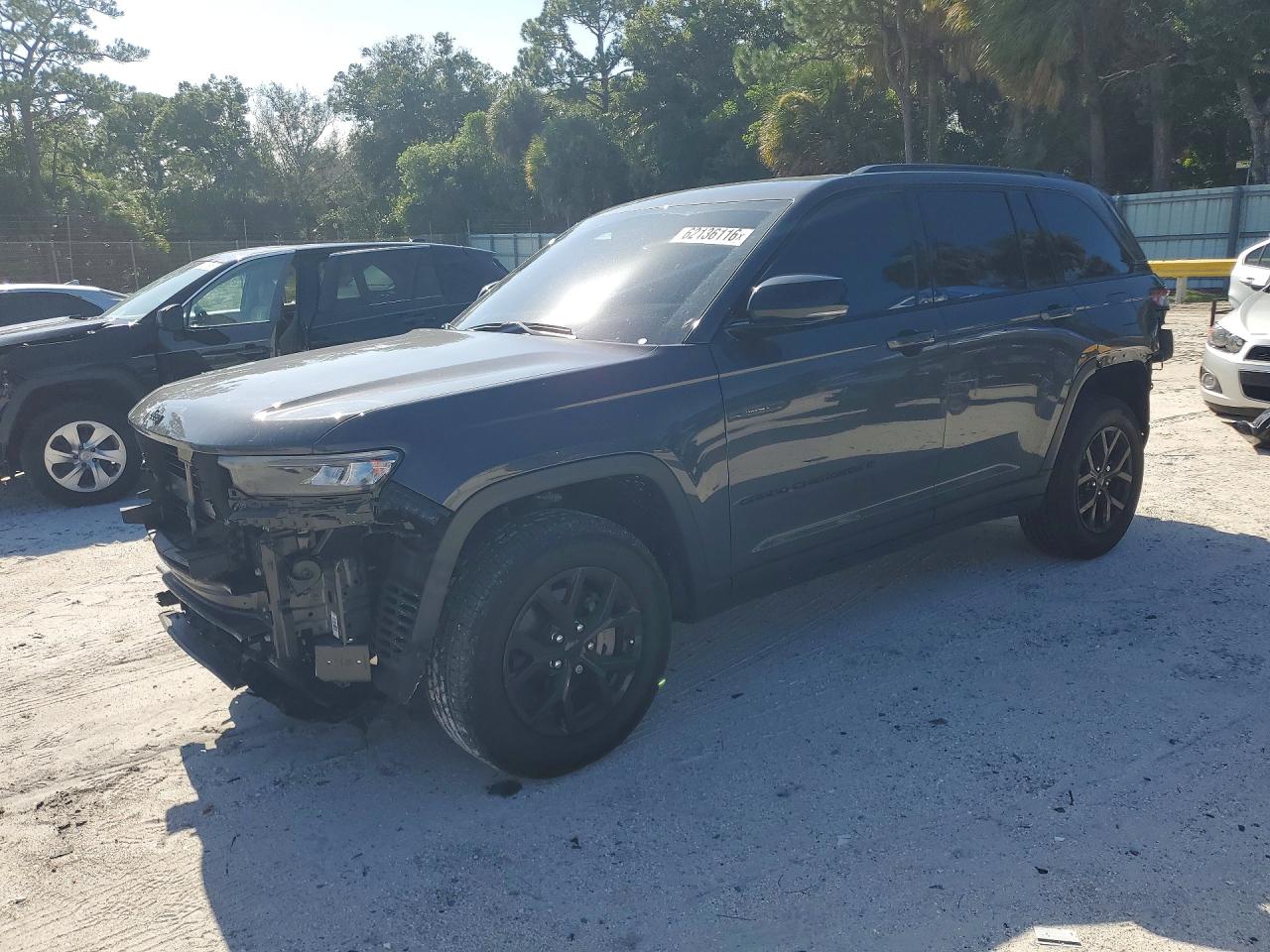 Photo of the 2025 JEEP GRAND CHEROKEE LAREDO