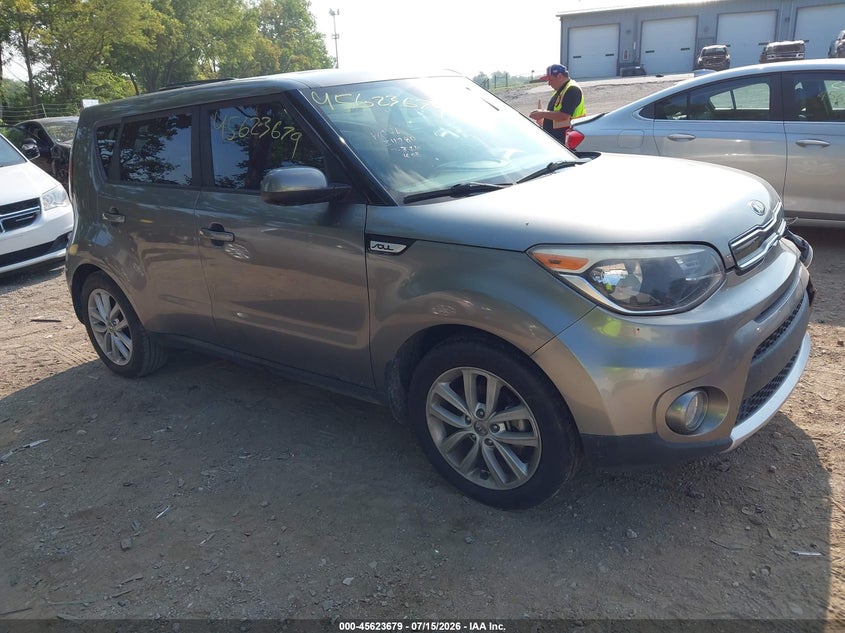 Photo of the 2017 KIA SOUL +
