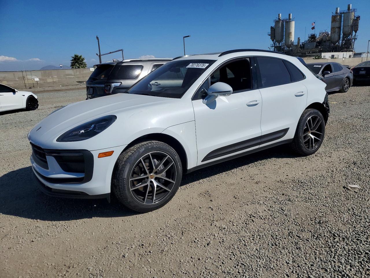Photo of the 2024 PORSCHE MACAN BASE