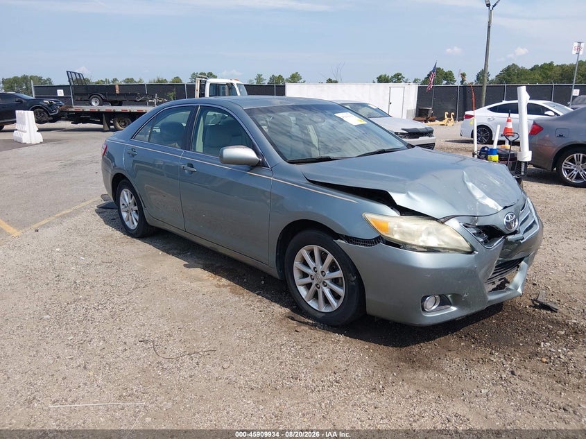 Photo of the 2011 TOYOTA CAMRY XLE