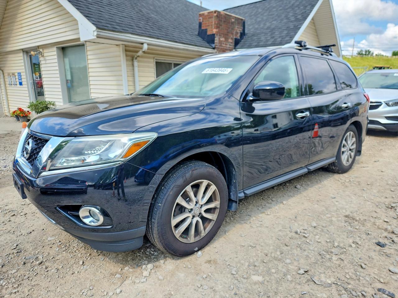 Photo of the 2016 NISSAN PATHFINDER SV