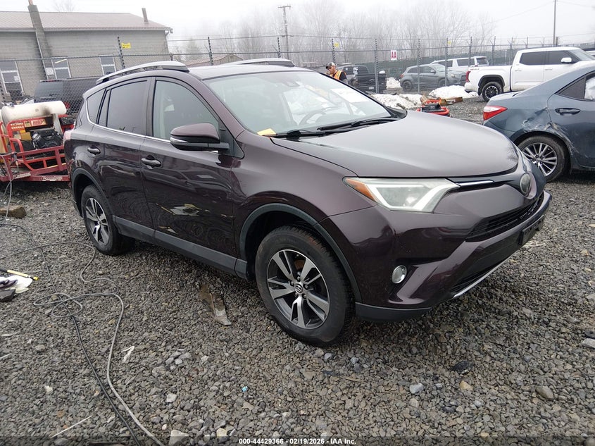 Photo of the 2018 TOYOTA RAV4 XLE