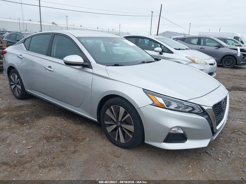 Photo of the 2022 NISSAN ALTIMA SV FWD