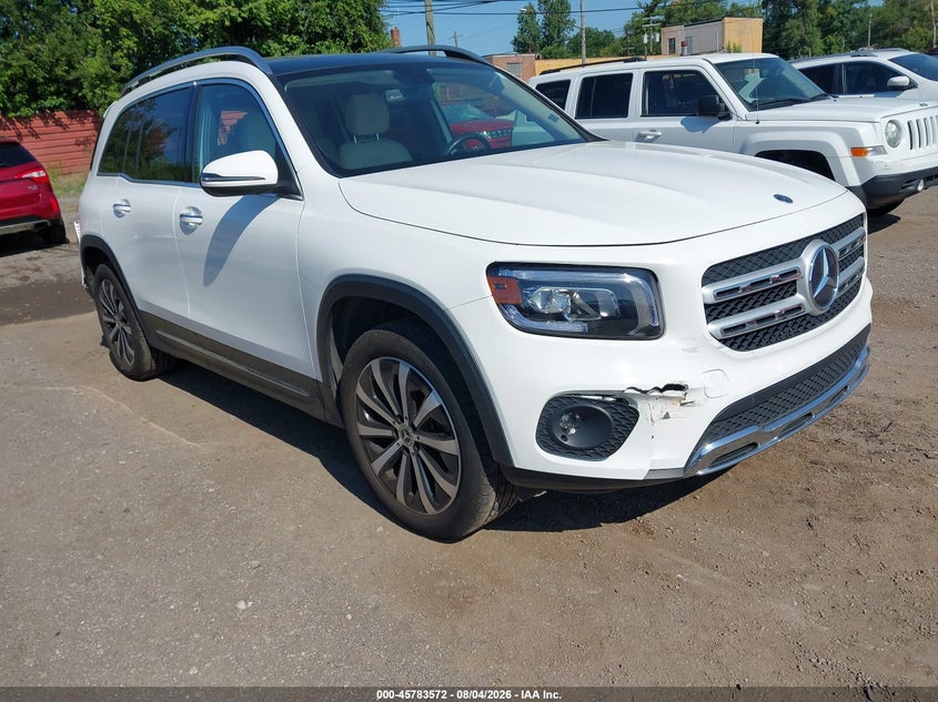 Photo of the 2023 MERCEDES-BENZ GLB 250 4MATIC