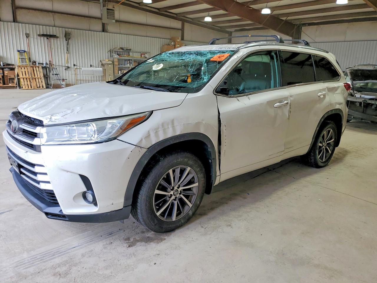 Photo of the 2017 TOYOTA HIGHLANDER XLE