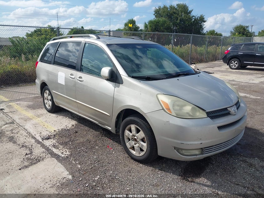 Photo of the 2004 TOYOTA SIENNA XLE