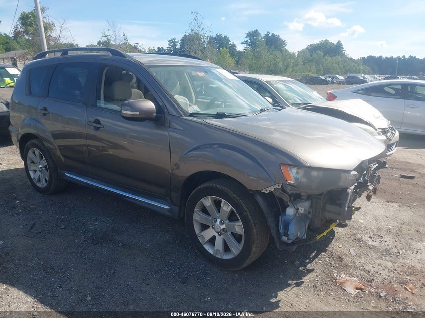 Photo of the 2012 MITSUBISHI OUTLANDER SE