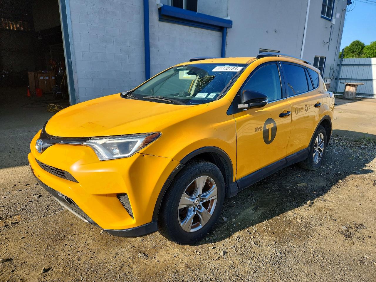 Photo of the 2017 TOYOTA RAV4 HYBRID LE PLUS