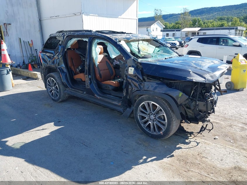 Photo of the 2017 GMC ACADIA SLT-1