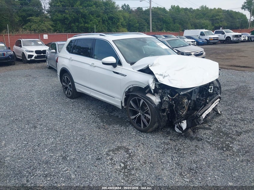 Photo of the 2022 VOLKSWAGEN TIGUAN 2.0T SEL R-LINE