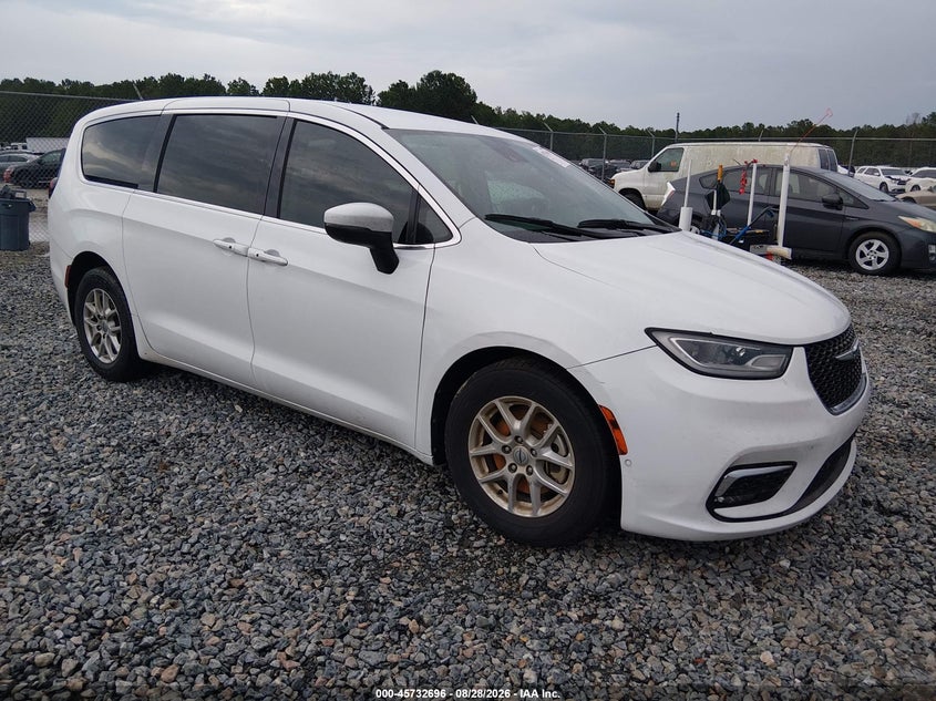 Photo of the 2023 CHRYSLER PACIFICA TOURING L