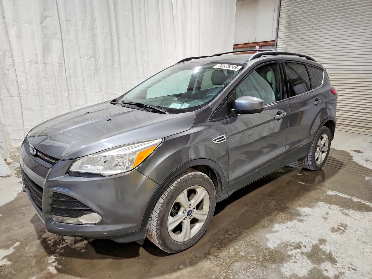 Photo of the 2014 FORD ESCAPE SE