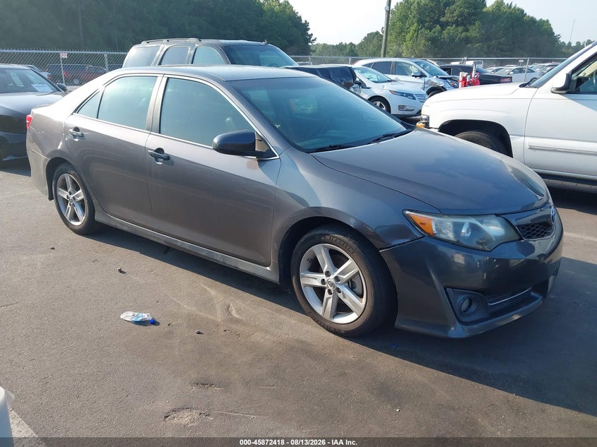 Photo of the 2014 TOYOTA CAMRY SE