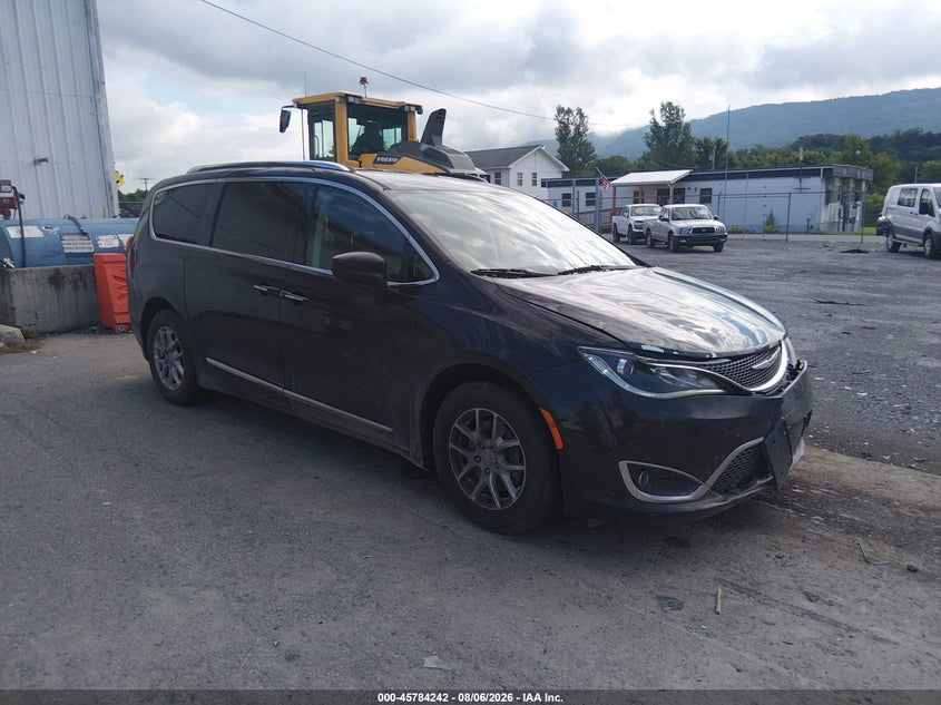 Photo of the 2020 CHRYSLER PACIFICA TOURING L
