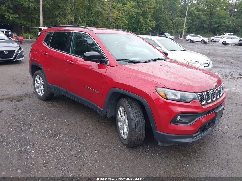 Photo of the 2024 JEEP COMPASS LATITUDE 4X4