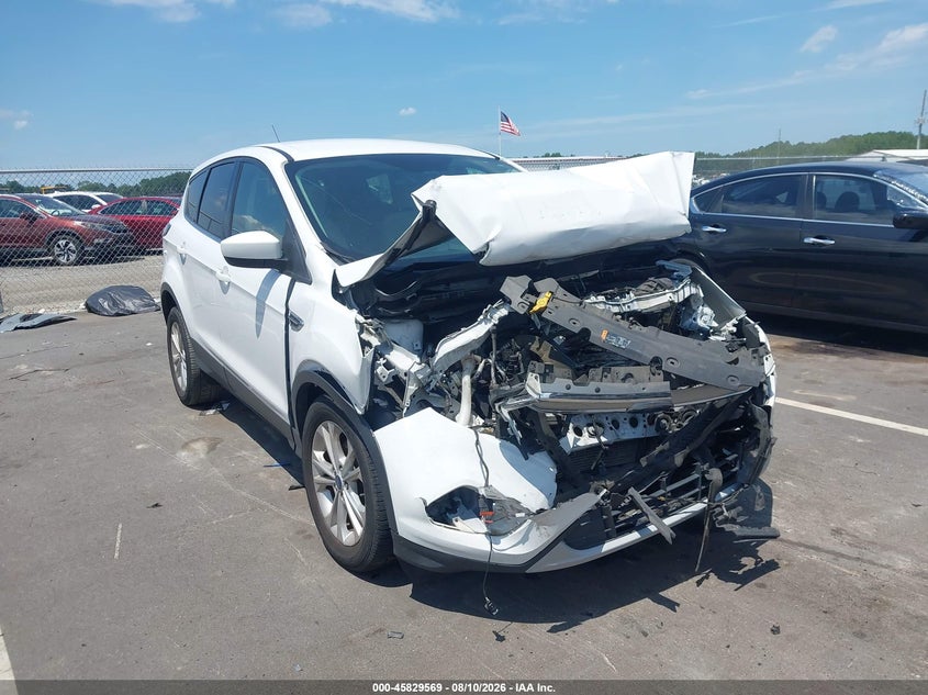 Photo of the 2017 FORD ESCAPE SE
