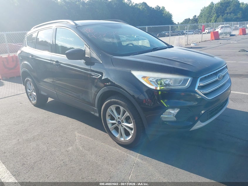 Photo of the 2017 FORD ESCAPE SE