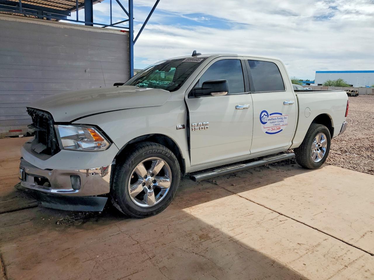 Photo of the 2016 RAM 1500 SLT