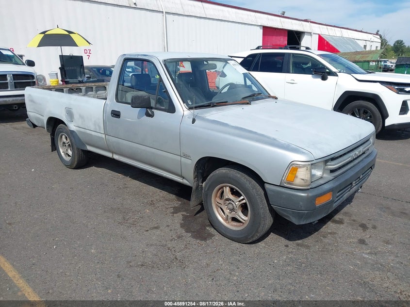 Photo of the 1989 TOYOTA PICKUP 1 TON LONG BED DLX