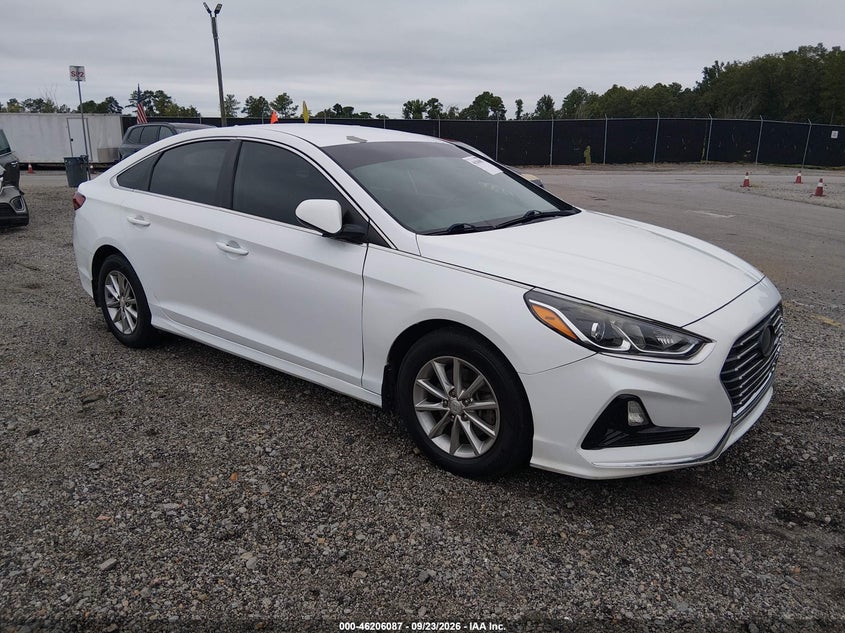 Photo of the 2018 HYUNDAI SONATA SE
