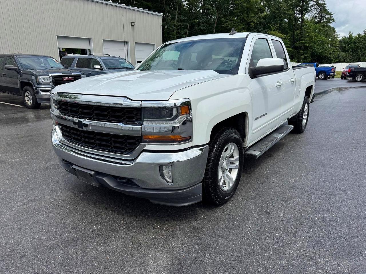 Photo of the 2017 CHEVROLET SILVERADO K1500 LT