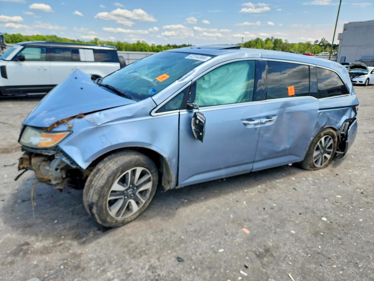 Photo of the 2014 HONDA ODYSSEY TOURING