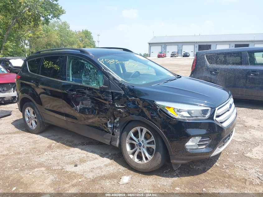 Photo of the 2018 FORD ESCAPE SE