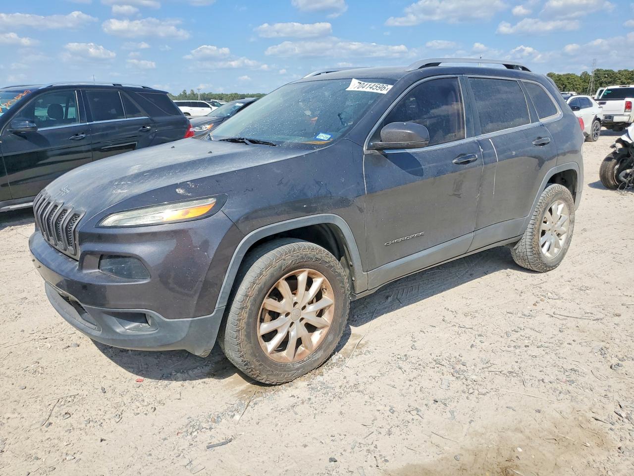 Photo of the 2016 JEEP CHEROKEE LIMITED