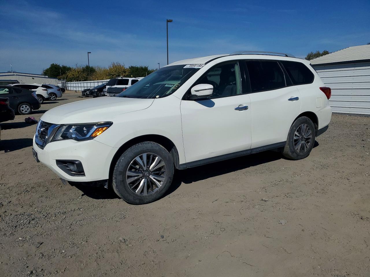 Photo of the 2019 NISSAN PATHFINDER SV