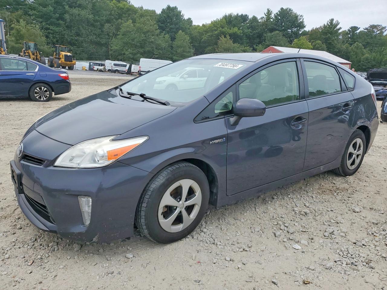Photo of the 2013 TOYOTA PRIUS THREE