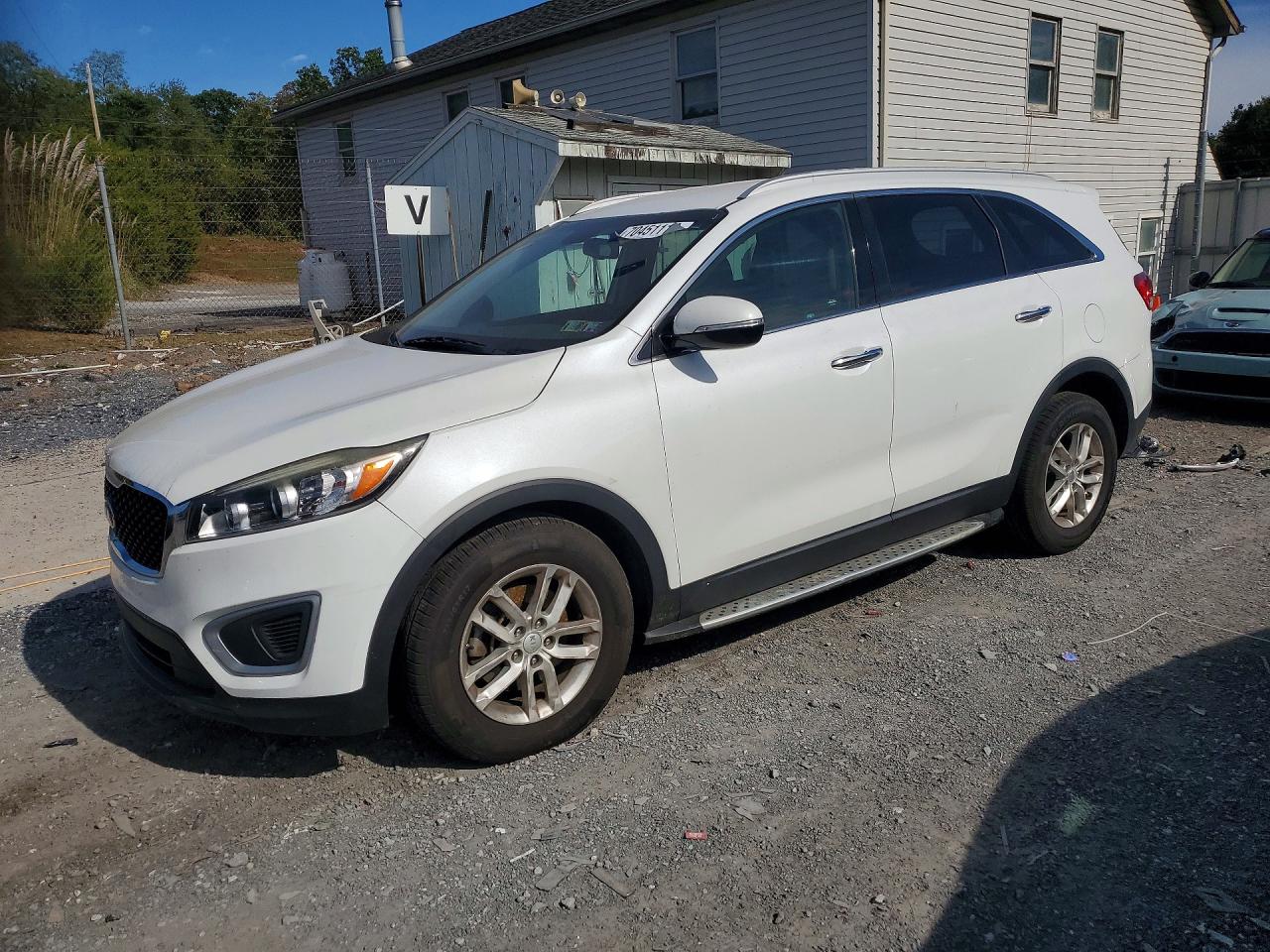 Photo of the 2018 KIA SORENTO LX
