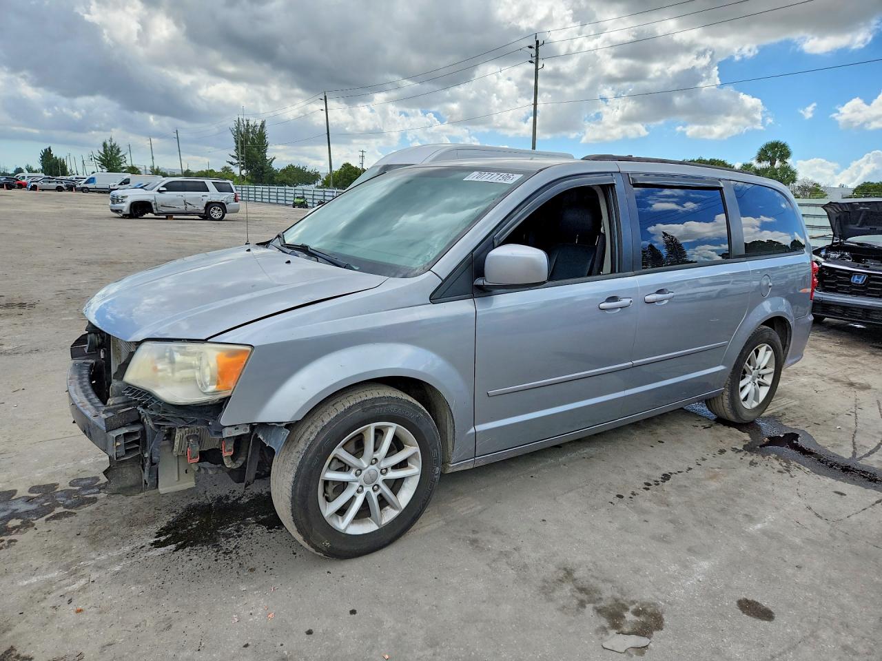 Photo of the 2014 DODGE GRAND CARAVAN SXT
