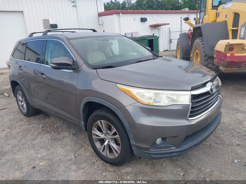 Photo of the 2014 TOYOTA HIGHLANDER LE PLUS V6