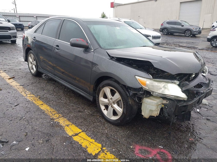 Photo of the 2011 TOYOTA CAMRY SE