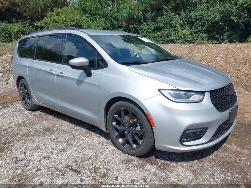 Photo of the 2023 CHRYSLER PACIFICA TOURING L