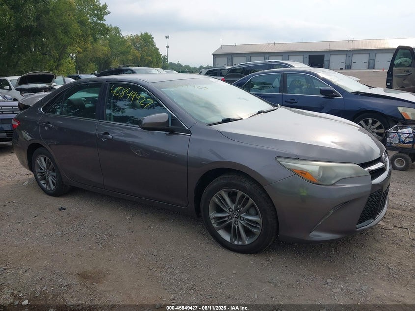 Photo of the 2016 TOYOTA CAMRY SE