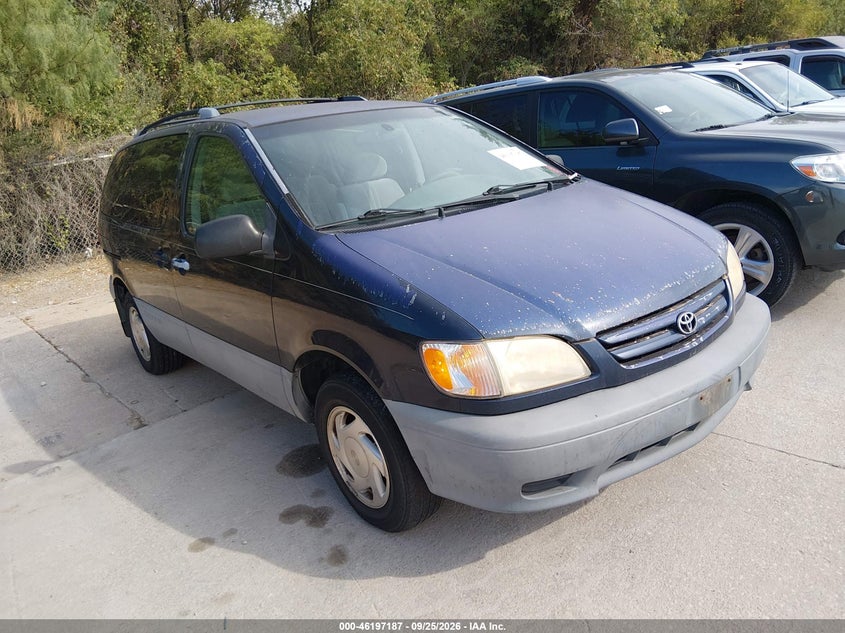 Photo of the 2001 TOYOTA SIENNA LE