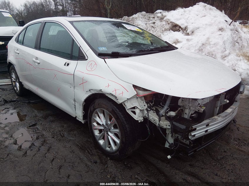 Photo of the 2021 TOYOTA COROLLA XLE