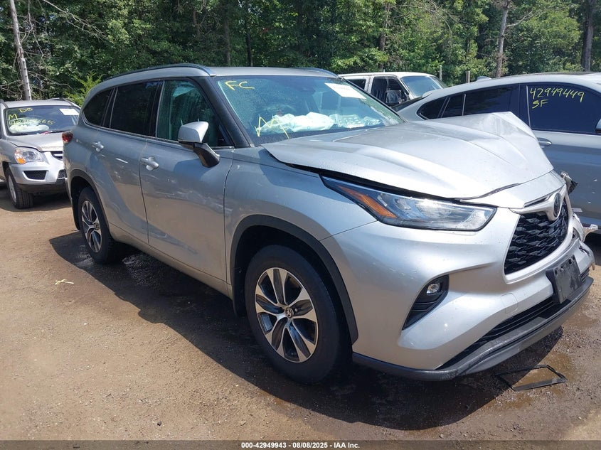 Photo of the 2020 TOYOTA HIGHLANDER XLE
