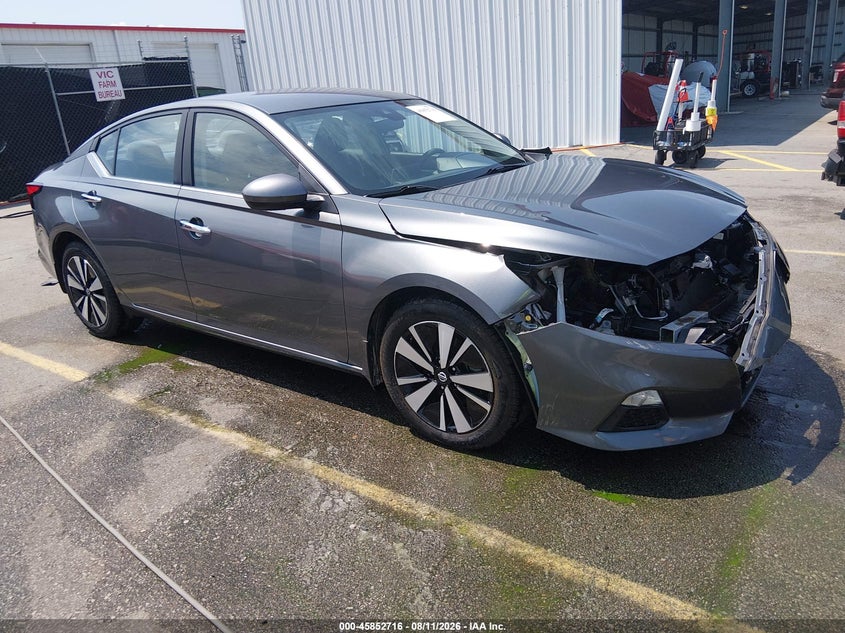 Photo of the 2021 NISSAN ALTIMA SV FWD