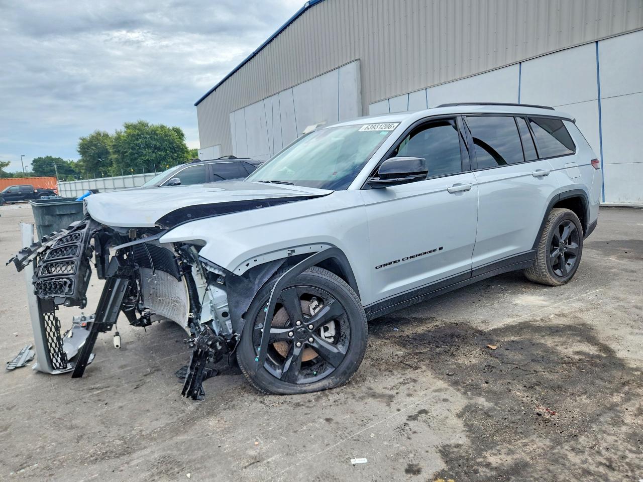 Photo of the 2025 JEEP GRAND CHEROKEE L LAREDO