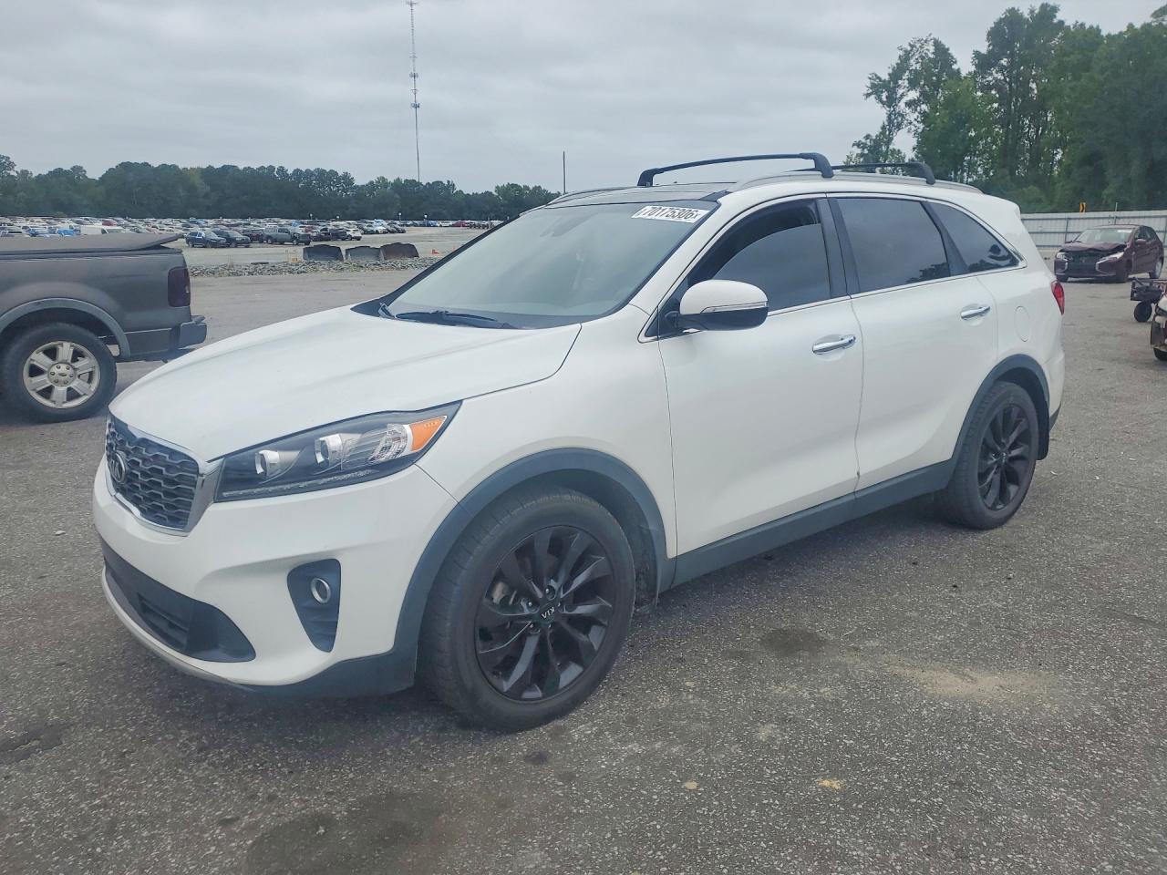 Photo of the 2020 KIA SORENTO EX V6