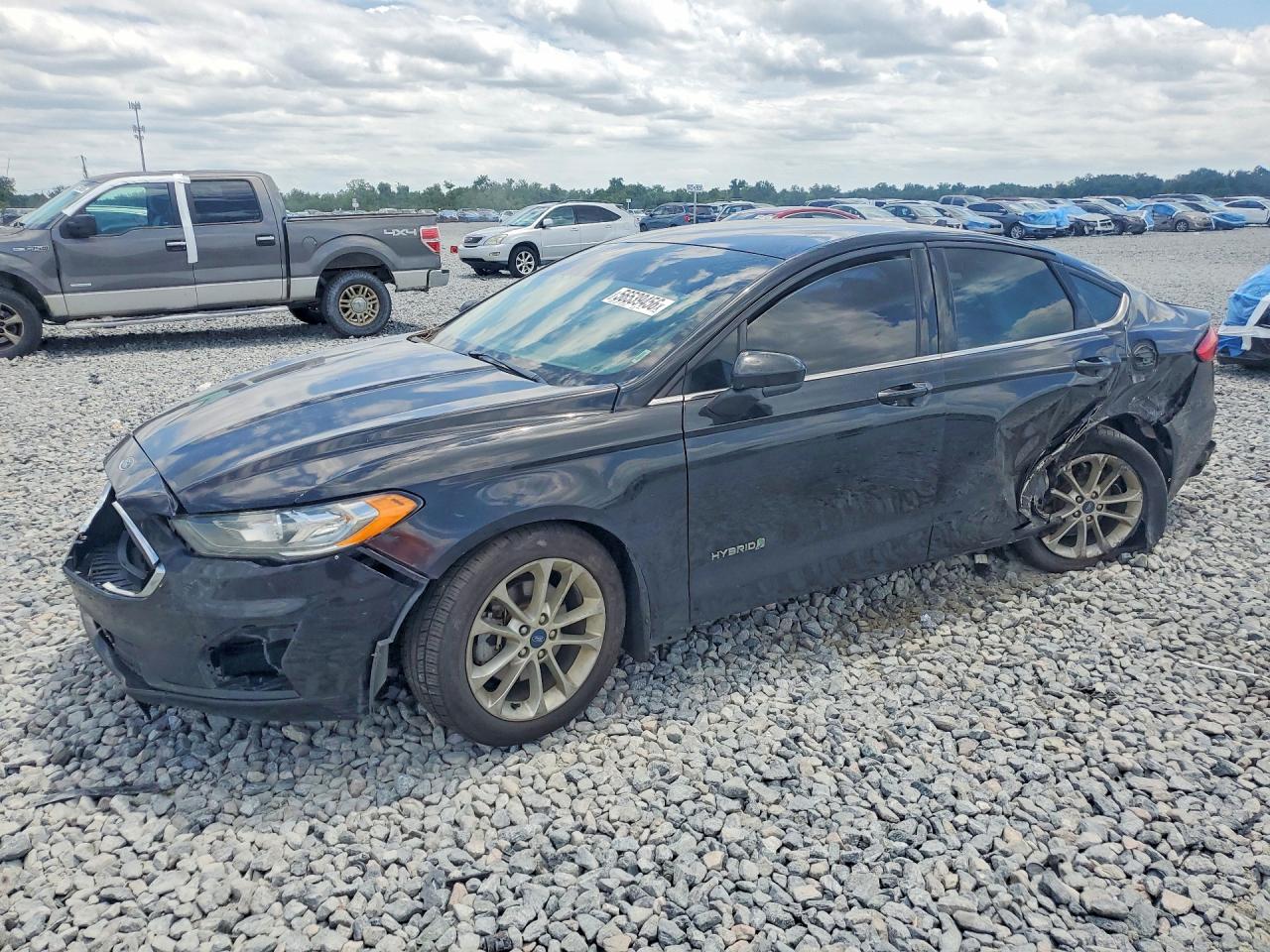 Photo of the 2019 FORD FUSION SE