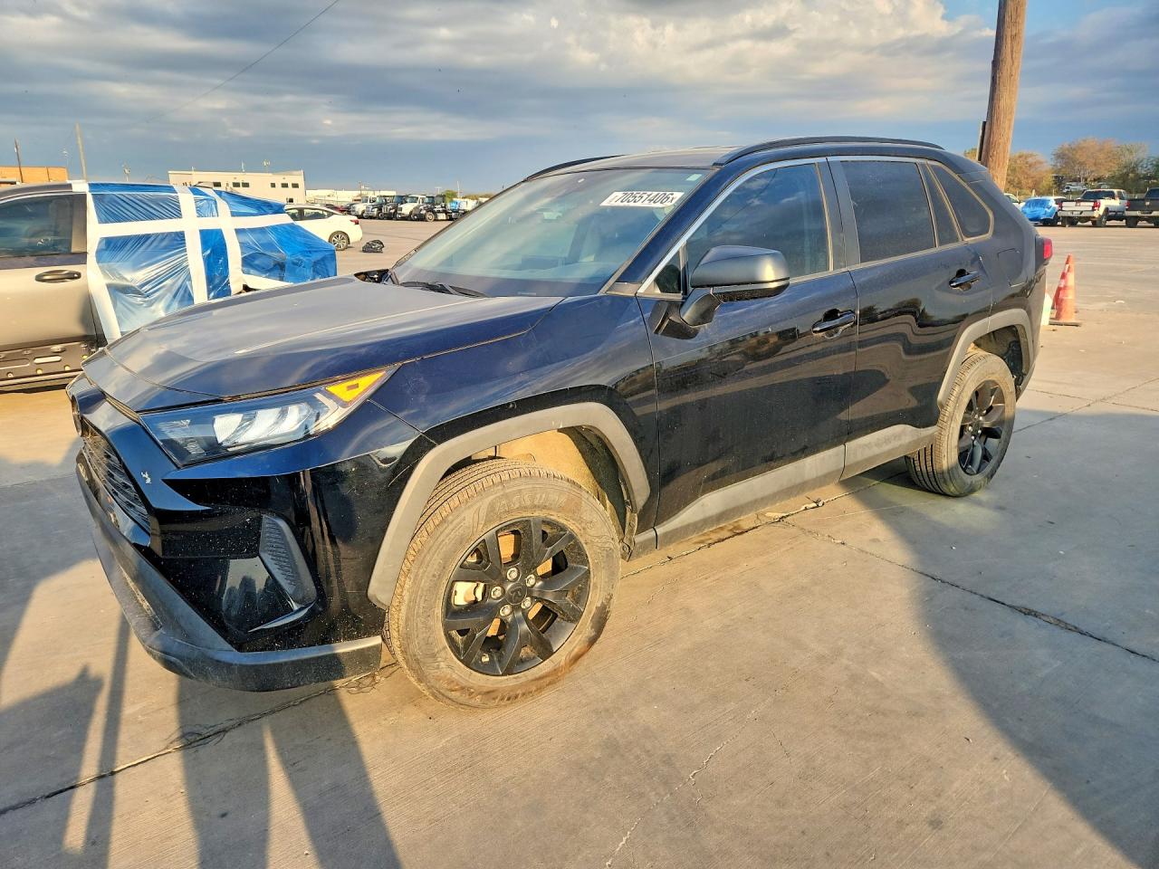 Photo of the 2021 TOYOTA RAV4 LE