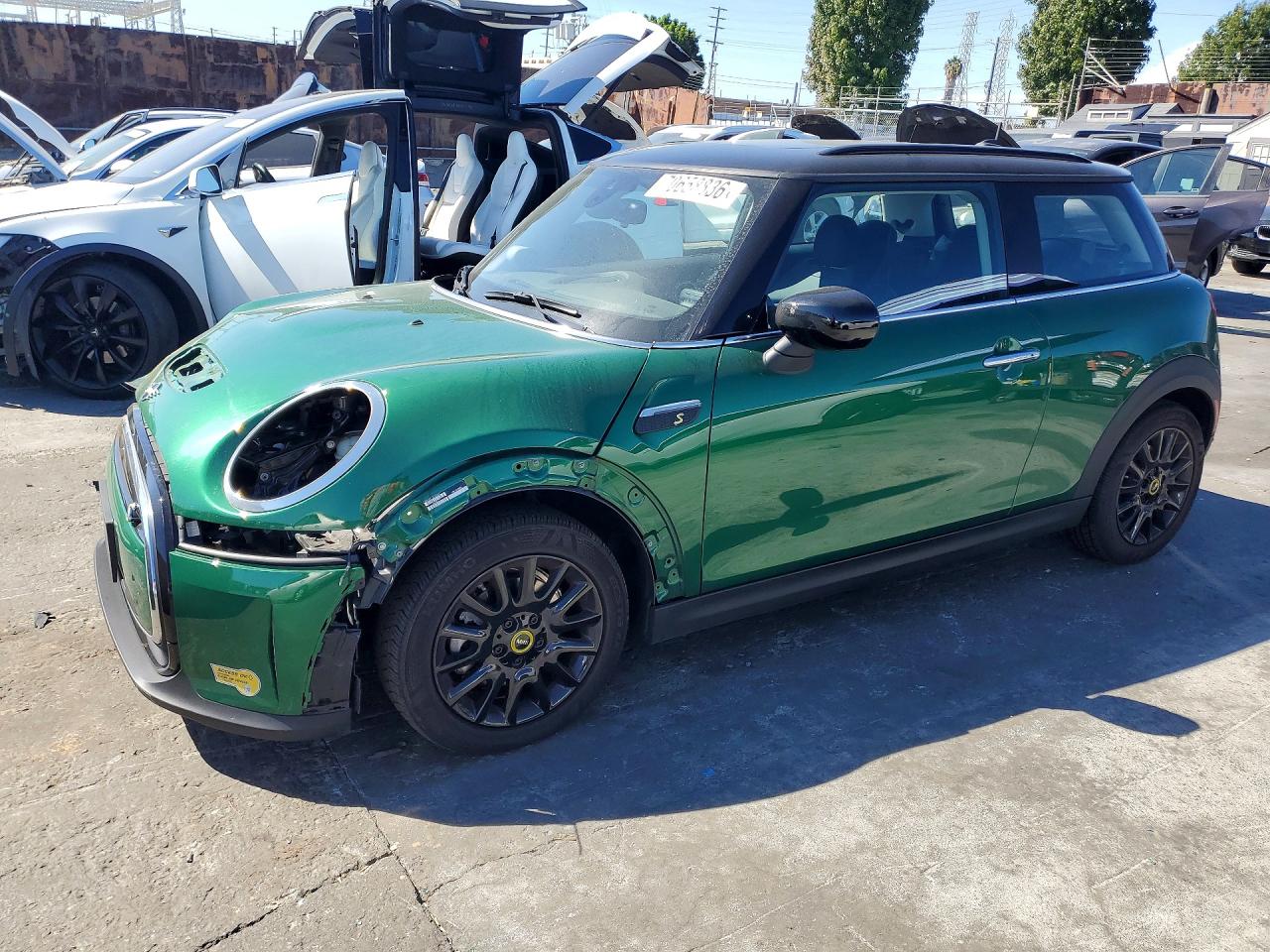 Photo of the 2023 MINI COOPER SE