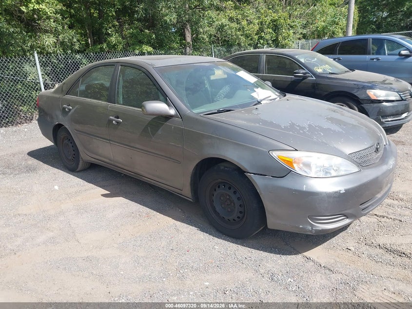 Photo of the 2002 TOYOTA CAMRY LE