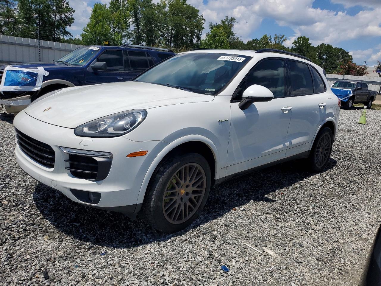 Photo of the 2017 PORSCHE CAYENNE SE HYBRID PLATINUM